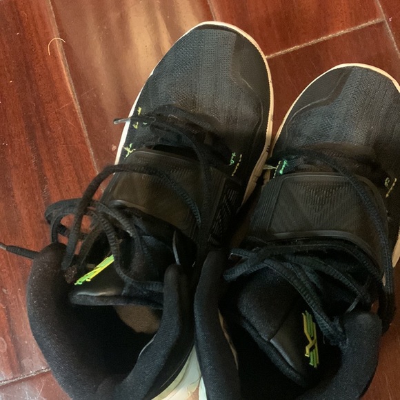 basketball shoes - Picture 7 of 9